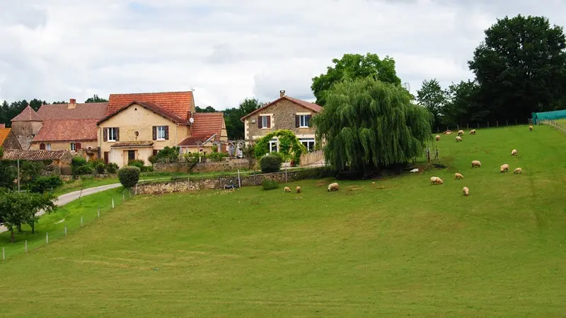 la-souce-de-peyssou-vue-depuis-la-route-2