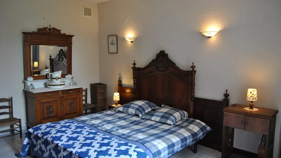 la source de peyssou - les  cèpes - la chambre 2 personnes