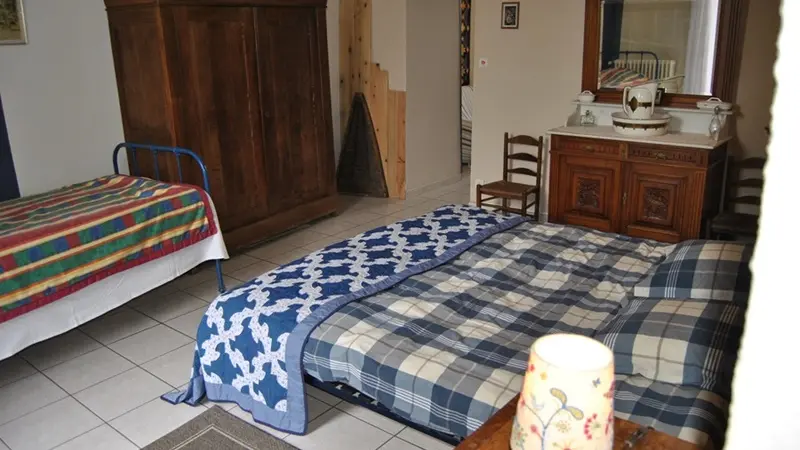 la source de peyssou - les cèpes - la chambre 3 personnes