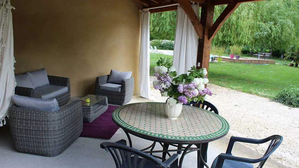 location-gite-daglan-digue-terrasse