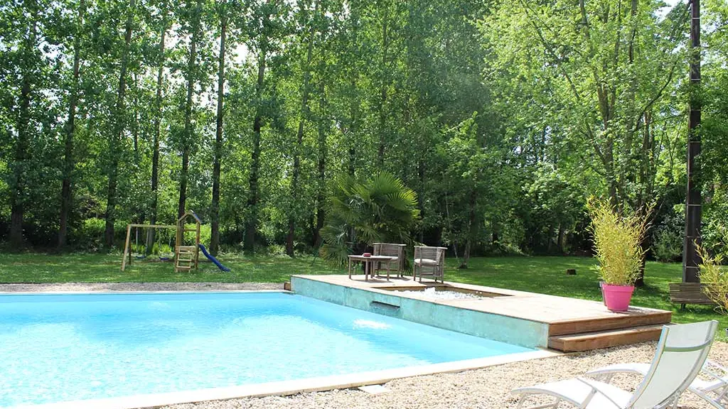 location-gite-daglan-digue-piscine