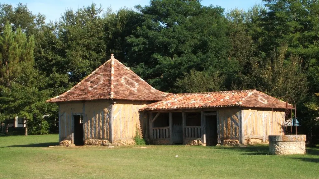 maison doubleaude Neuvic colombage