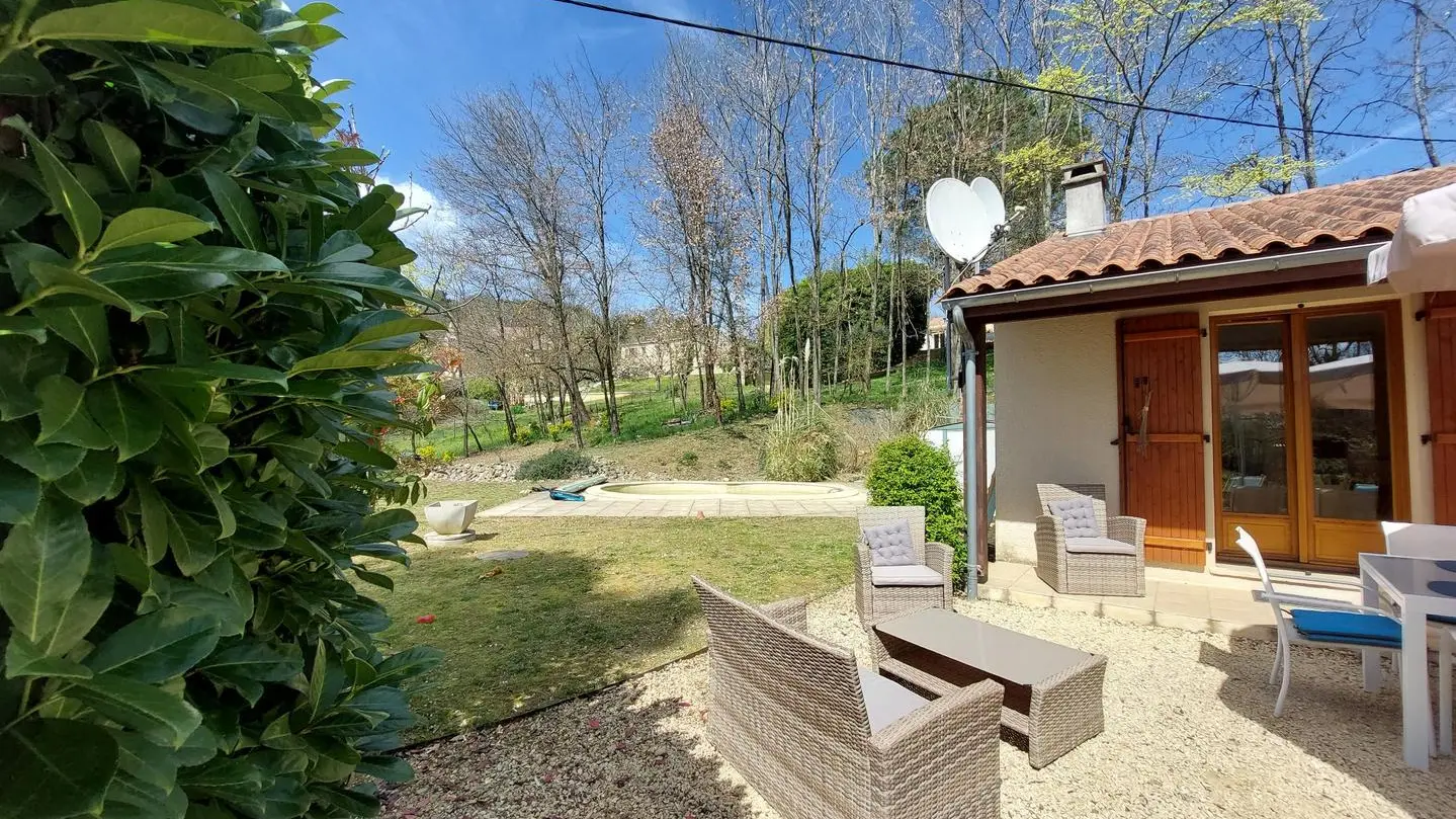 maison de vacances lacquiedel à sarlat avec piscine privée (18)