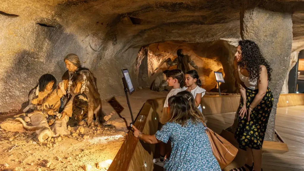 musee-thot-fs6a8516-shooting-famille-we-like-travel-semitour-juillet-2025declicdecolle-1024x682 (1)famille au musée