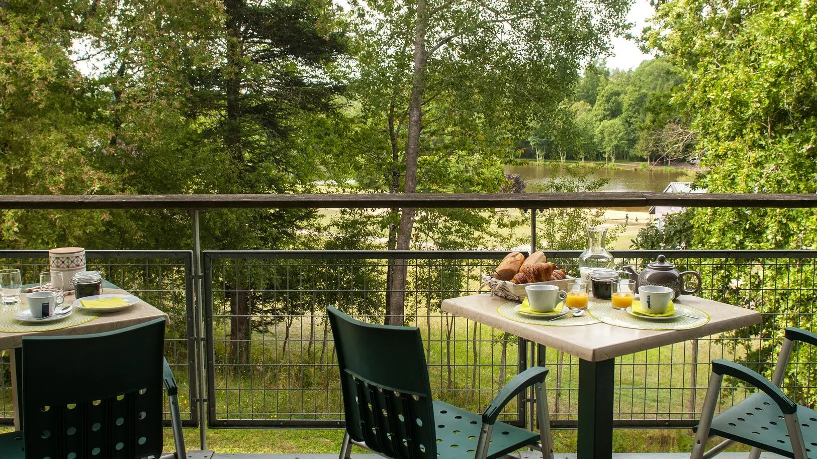 nps-Nouailles-terrasse accueil