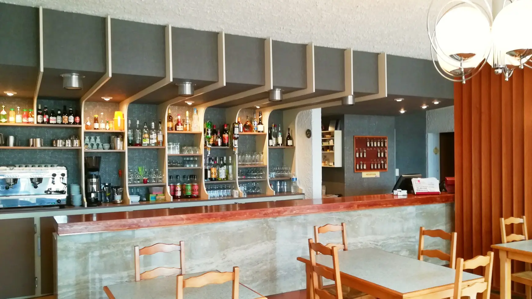 reception-hotel-le-tropicana