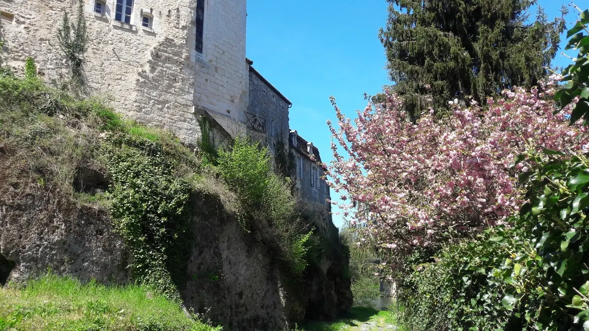 piton rocheux sur lequel est bâtie l'église