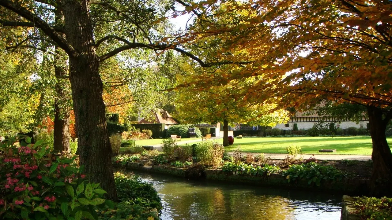 Chateau-Vascoeuil-bords-du-Crevon-a-l-automne-2