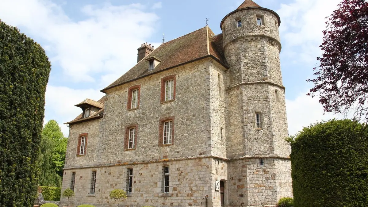 Chateau-de-Vascoeuil-Cote-tour-octogonale-du-XIIs