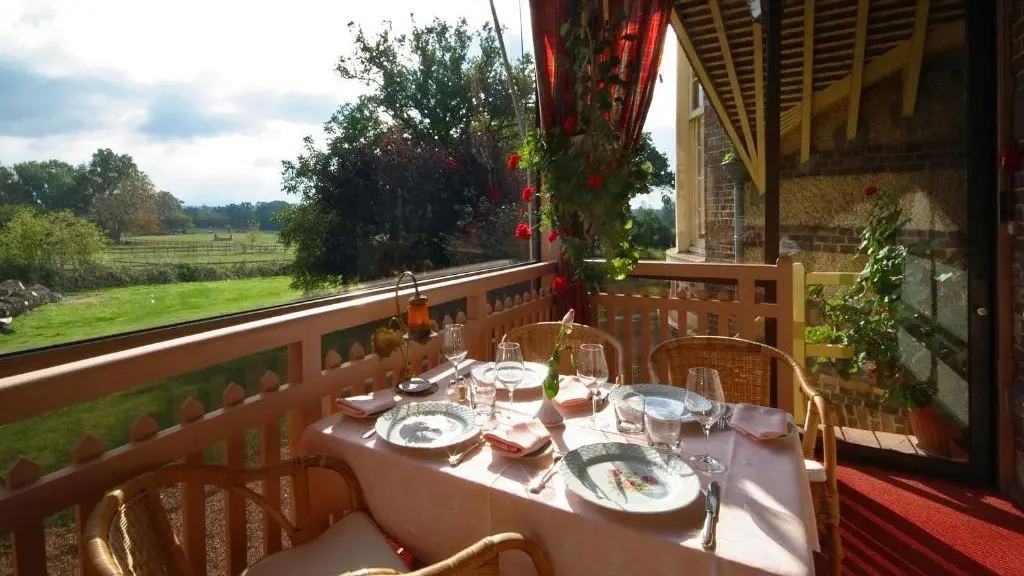 Château de la Rapée - salle de restaurant terrasse