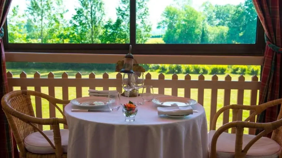 Château de la Rapée - salle de restaurant terrasse 2