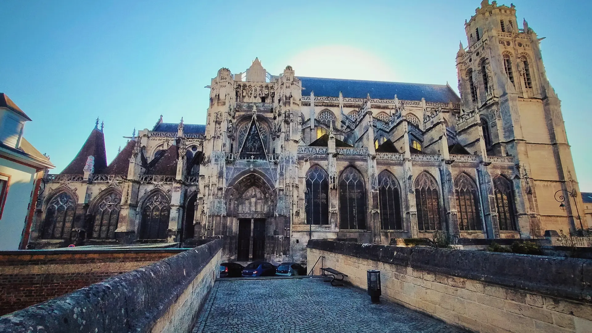 Eglise Gisors côté