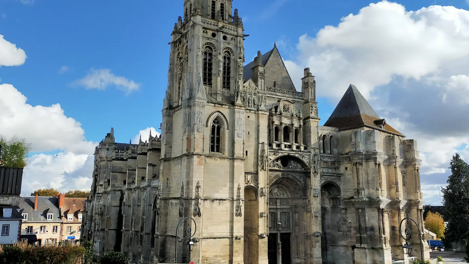 Église Saint-Gervais Saint-Protais façade