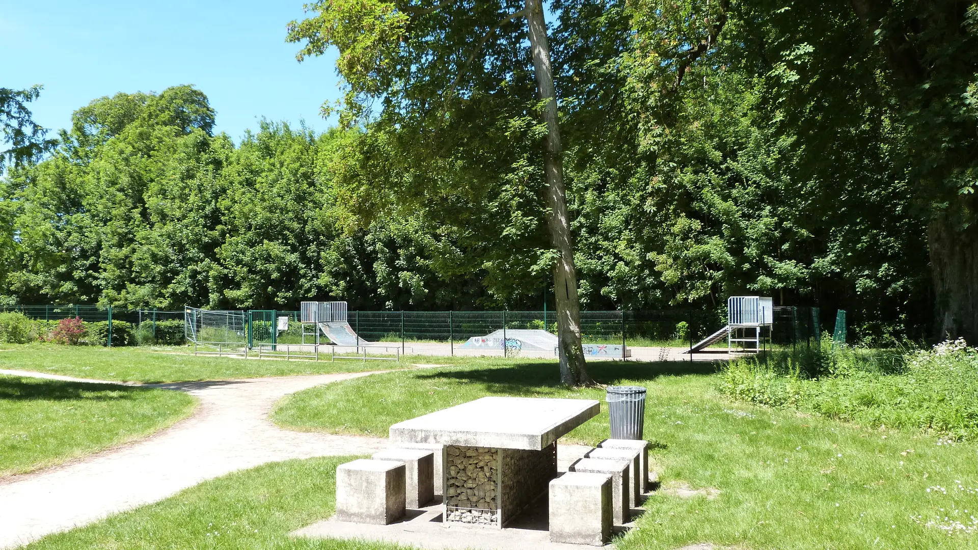 Parc Environemental, table de pique-nique