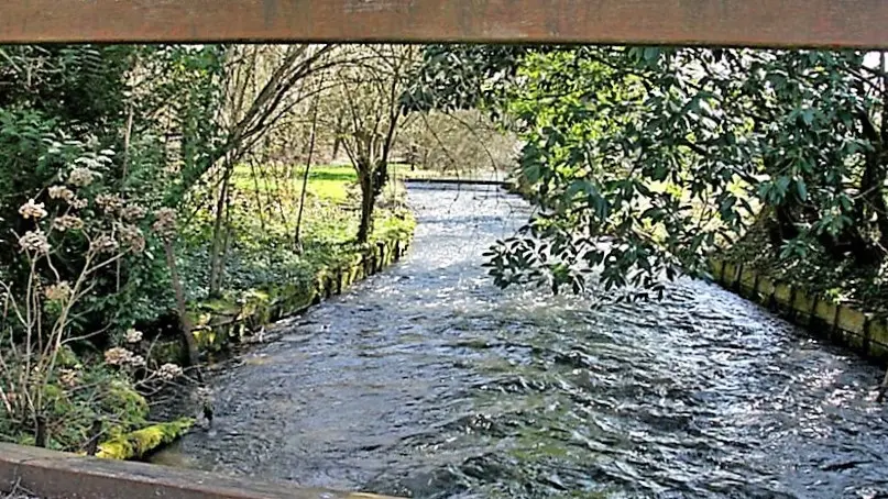 St Denis le Ferment Lévrière sous passerelle St_Denis_