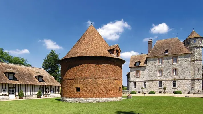 Château de Vascoeuil, côté cour d’honneur