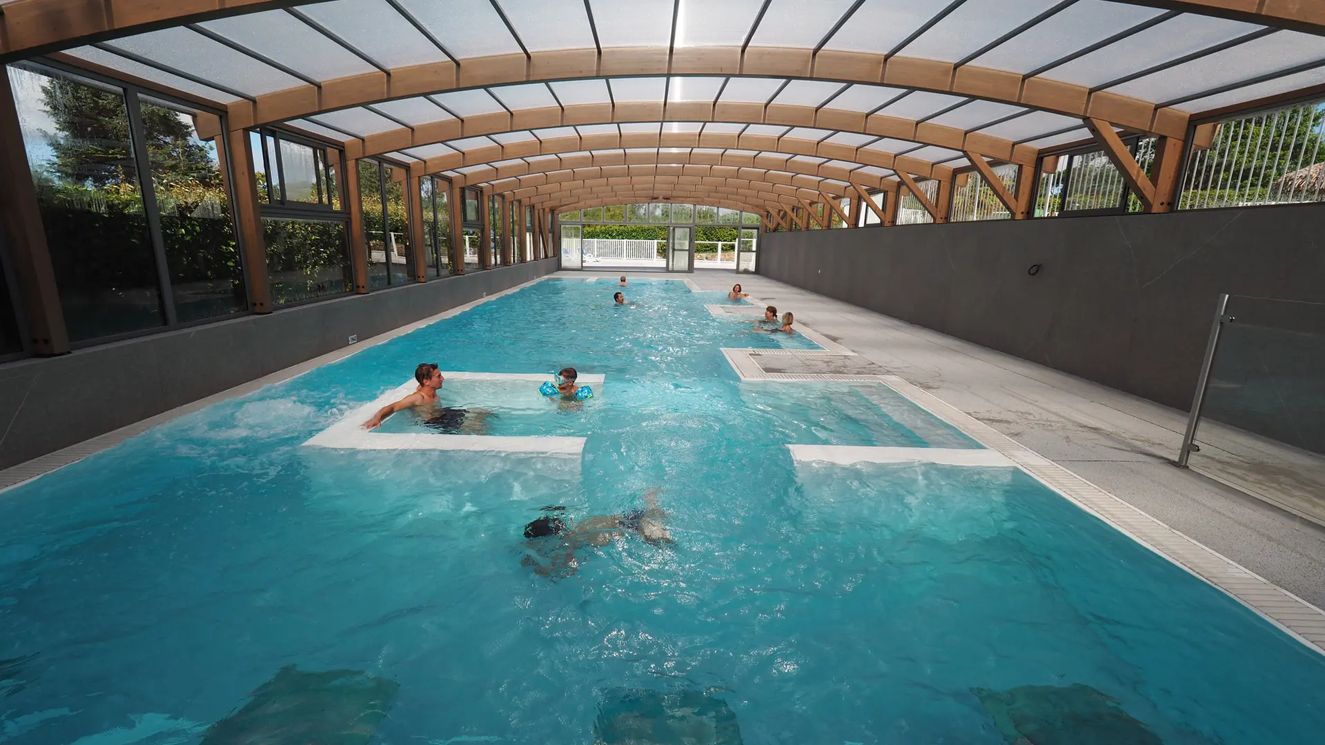 03_Castel_Camping_Domaine-de-Bel-Air_Piscine-Spa-Jaccuzi-Natation