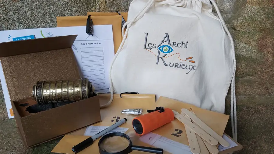 1-VISUEL-BROCHURE-+-SITE-INTERNET-kit-de-jeu-de-piste-à-Locronan