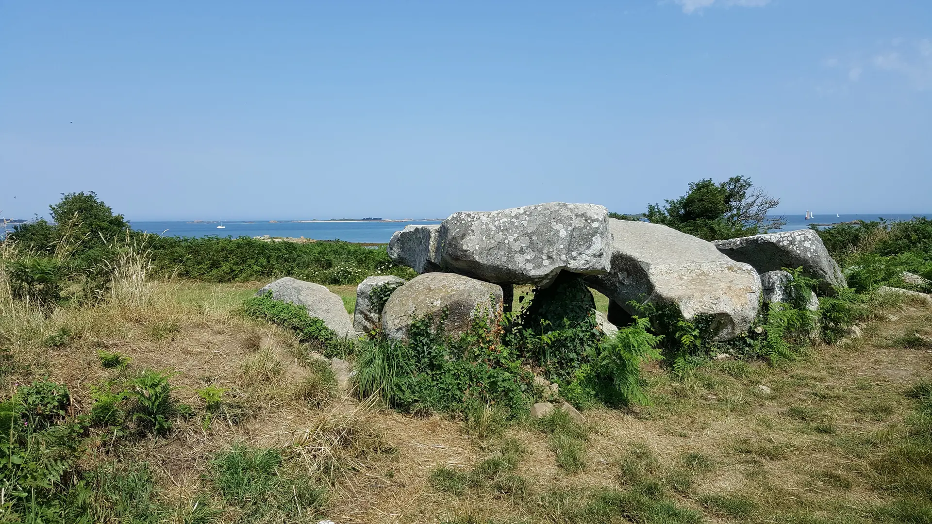 Allée couverte de Men-ar-Rompet, Kerbors, Côtes d'Armor