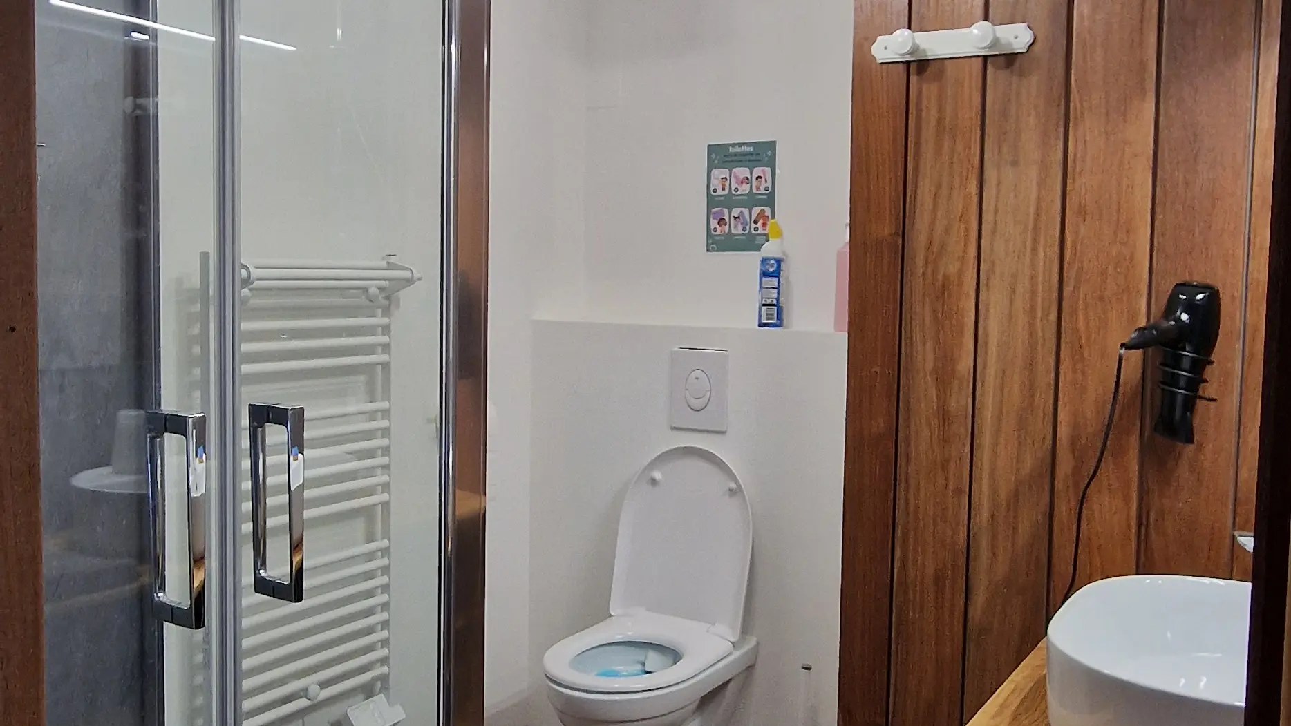 Salle d'eau WC pour chambre 1 - Vue sur l'Etang