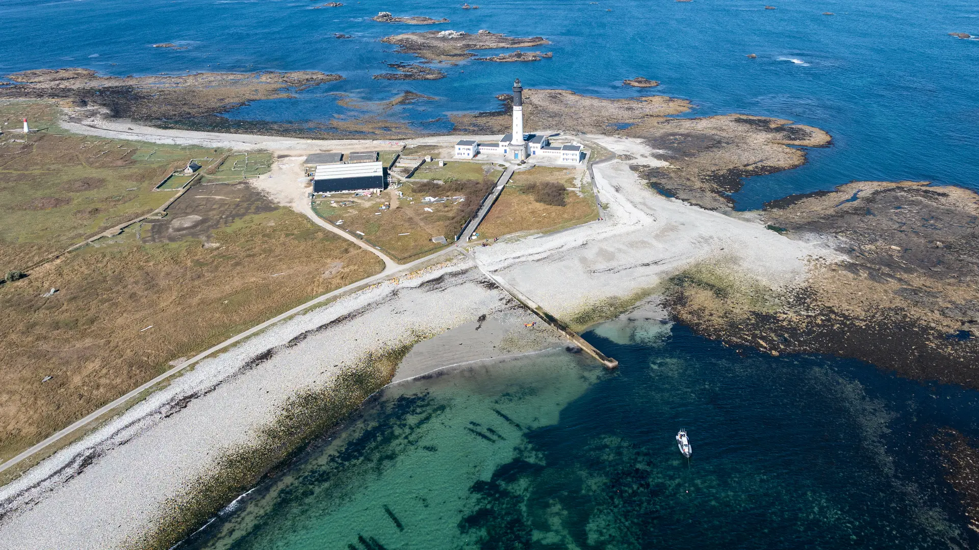 2025_0401_Bretagne_Finistere_IleDeSein_Aerial_DJI_1040_MRi