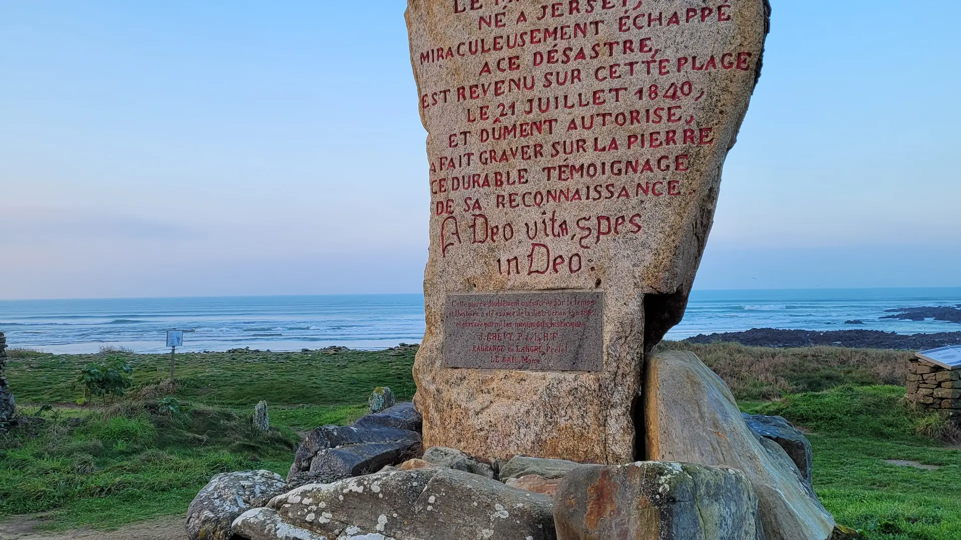 Menhir des droits de l'homme - Kerrest - Plozevet - Pays bigouden