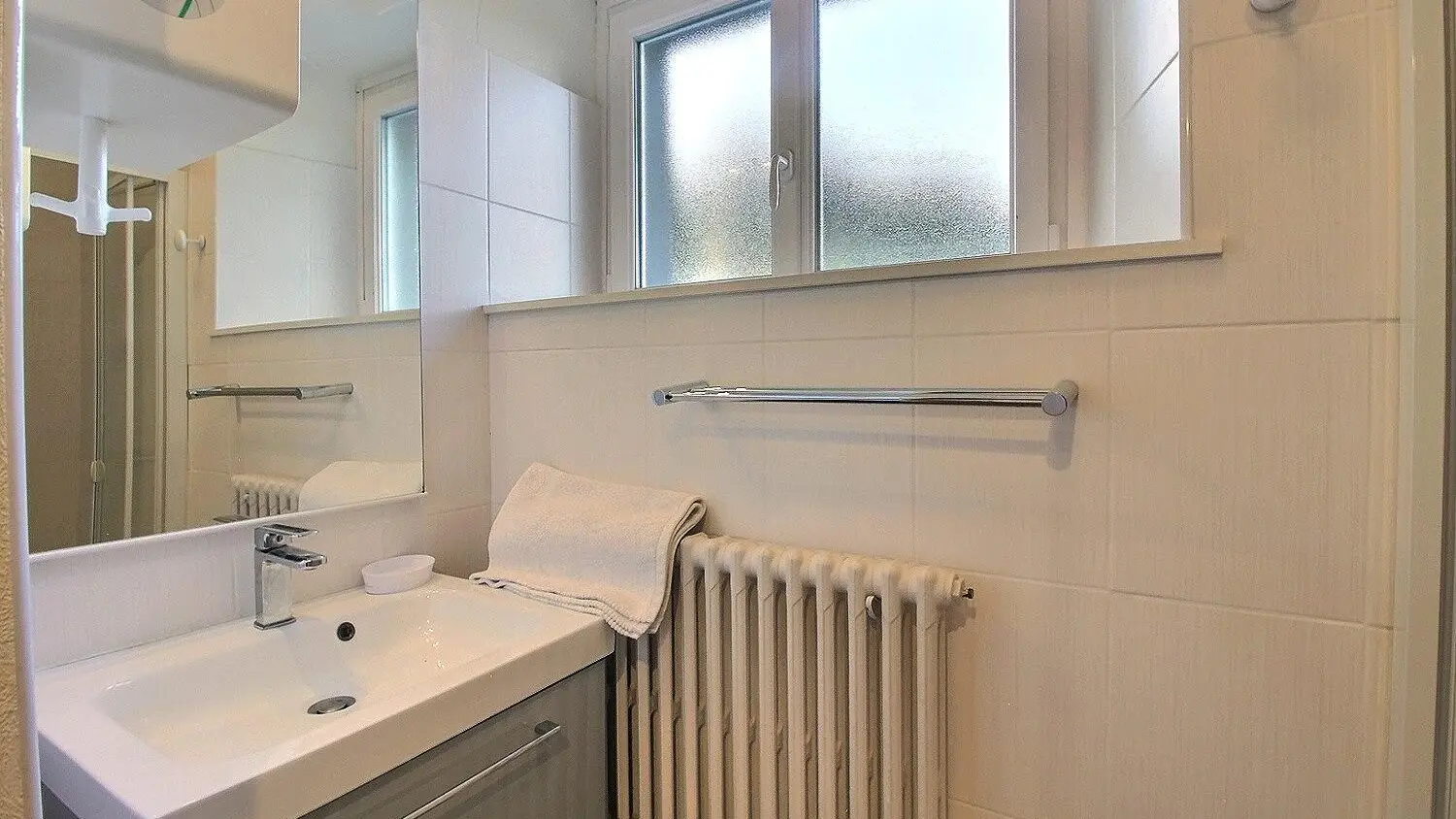 377463-18_22G120361_b106fcc51886460ead1f429ddb072b8b