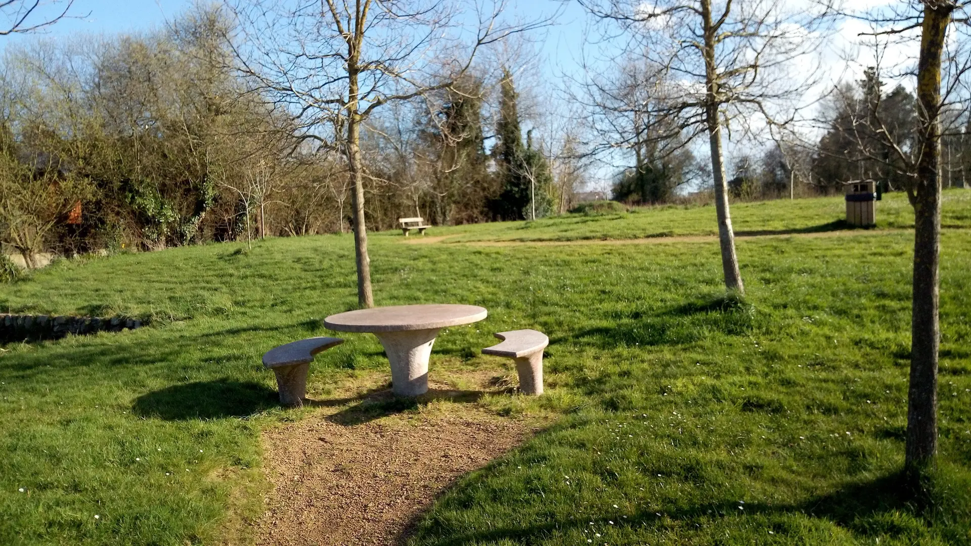 table pic nic saint Gonval