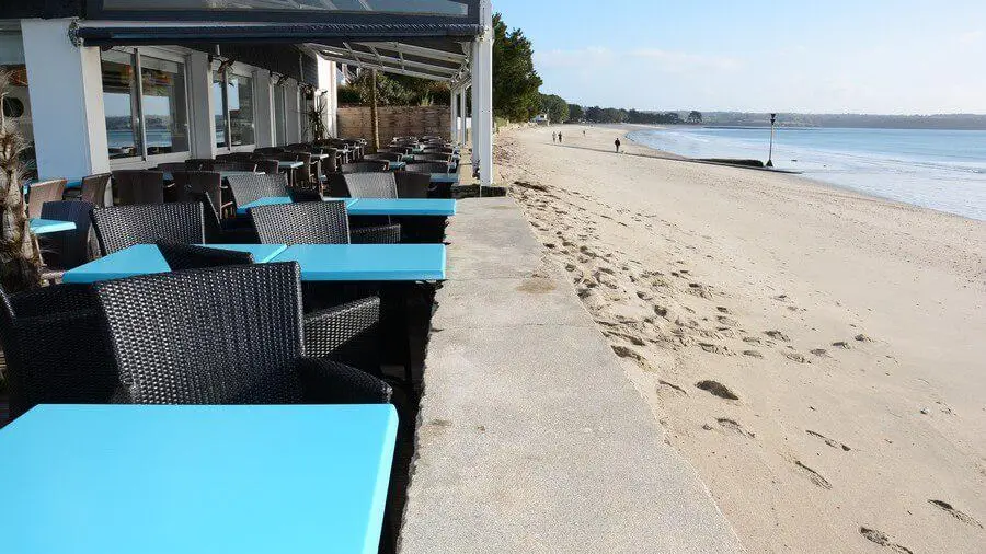 terrasse-restaurant-les-pieds-dans-l-eau-fouesnant