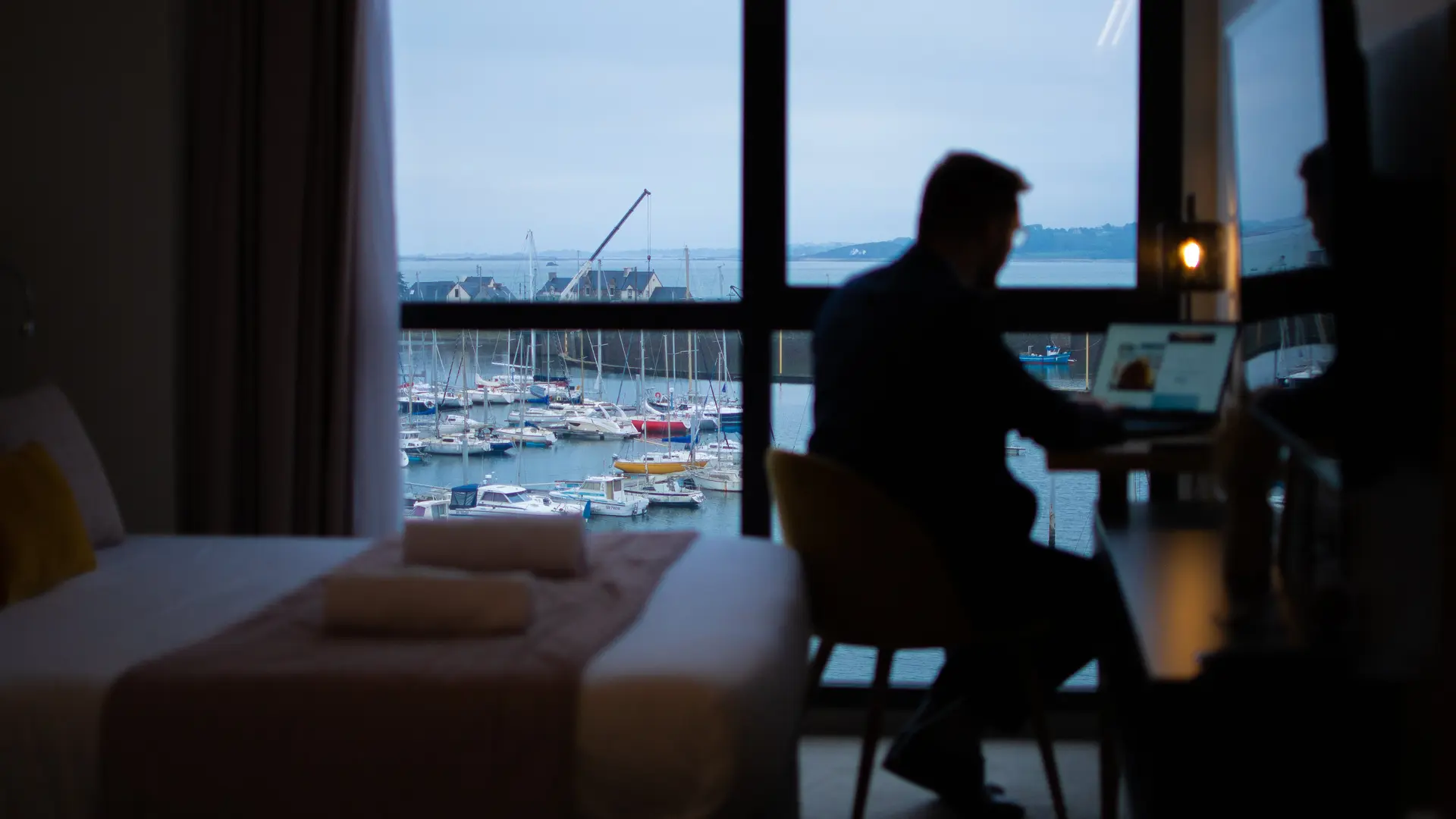 vue-chambre-ordinateur-travail-nautica-hotel-perros-guirec