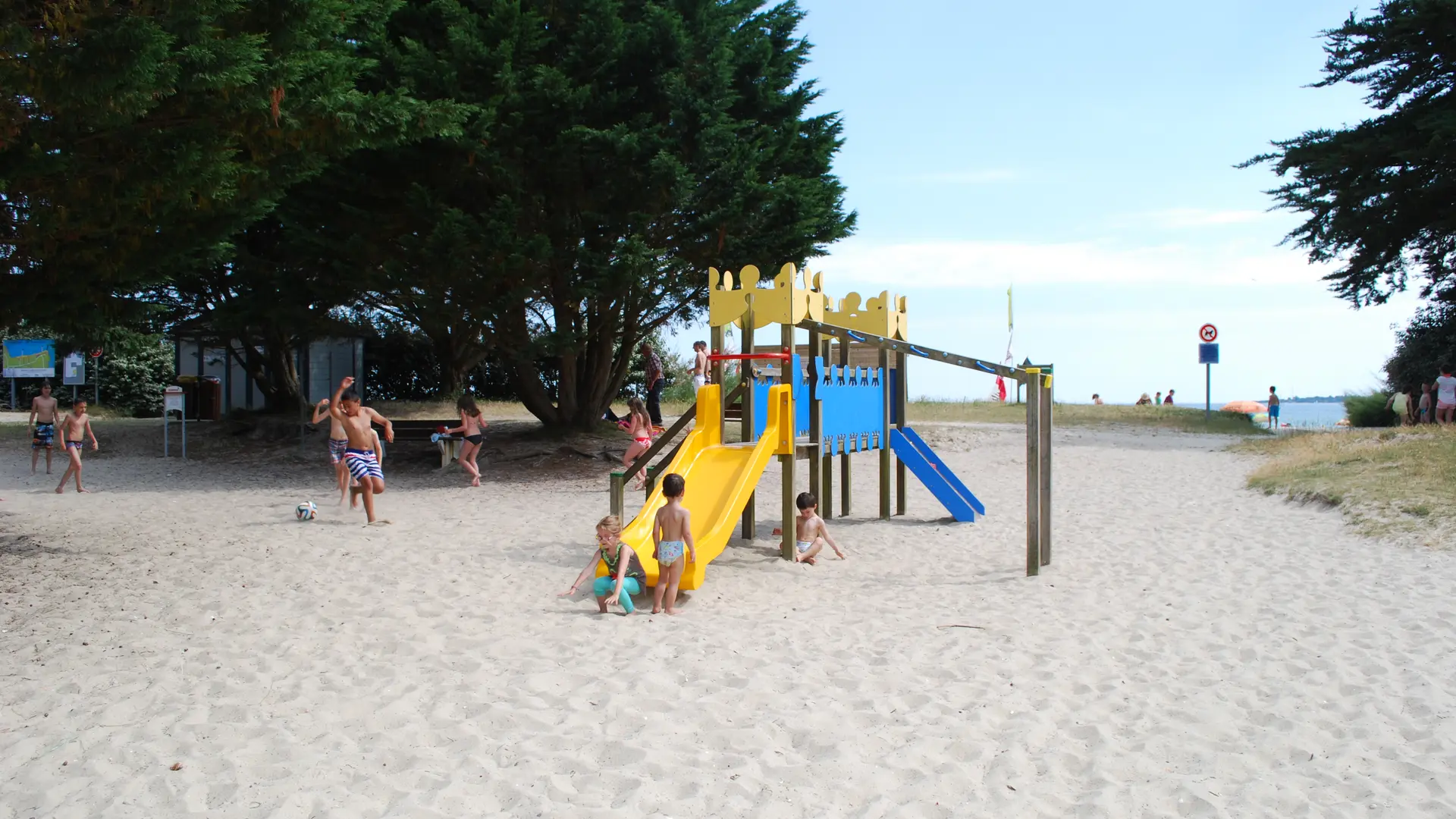 Aire de jeux de la plage de Kerleven