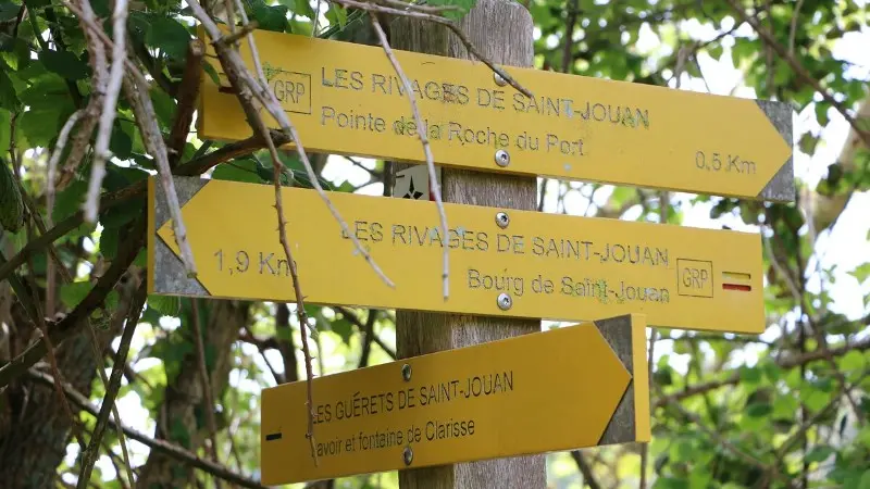 Balisage_de_randonnee_-_Saint-Jouan-des-Guerets-SMBMSM-3156-1200px