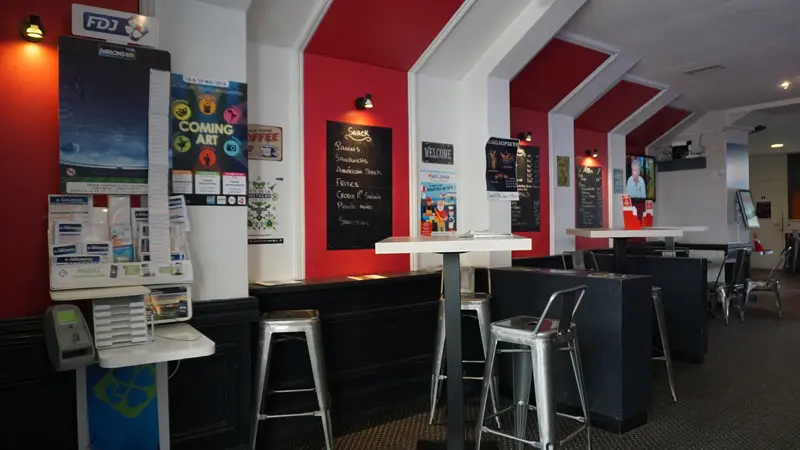 Bar Le Longchamp- Pont-L'Abbé - Pays-Bigouden - Bigoudenjoy