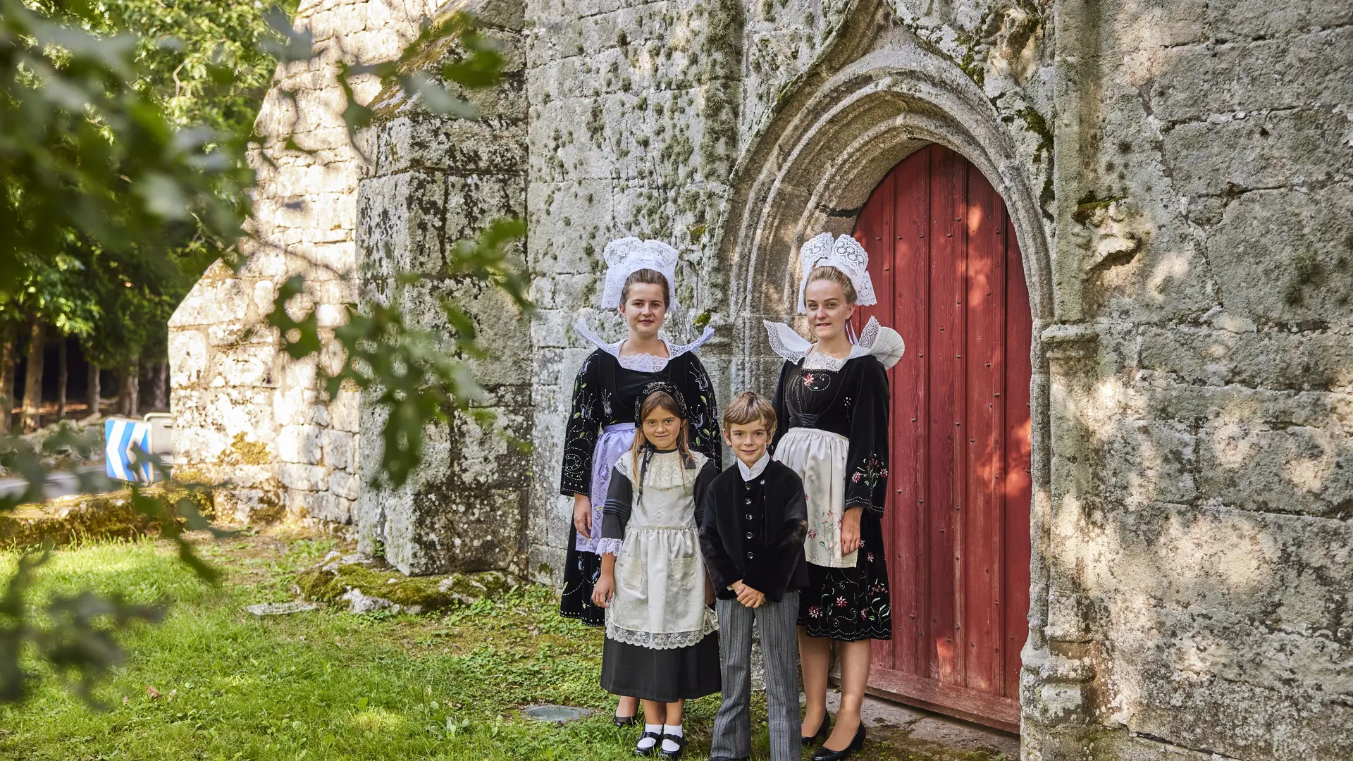Chapelle du Perguet et costumes traditionnels