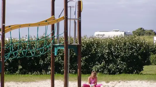 Pleumeur-Bodou Camping Ile Grande : jeux enfants. Idéal pour les familles