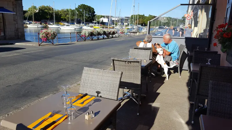 Café-Restaurant-La-Marine-Pont-l'Abbe-Pays-Bigouden-Bigoudenjoy