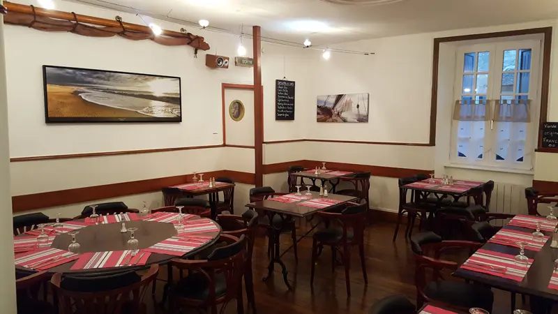 Café-Restaurant-La-Marine-Pont-l'Abbe-Pays-Bigouden-Bigoudenjoy