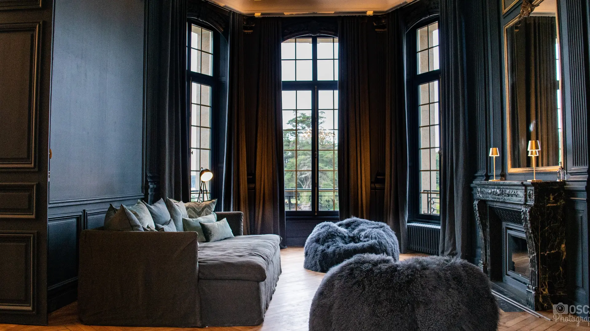 Château_LesGarennes_salongris (1)
