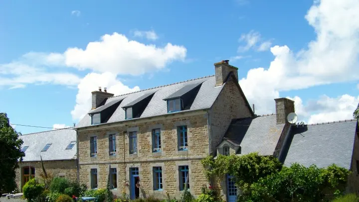 Cheval rouge gîte ext