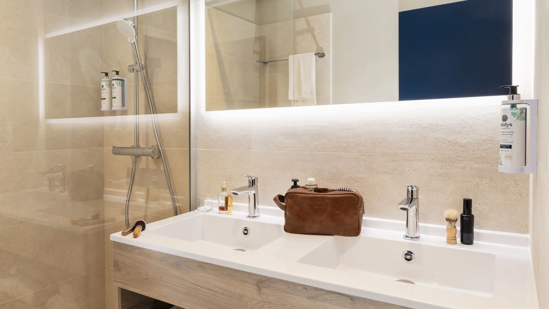 Douarnenez - Suite Family - Salle de douche ©Cécile Langlois