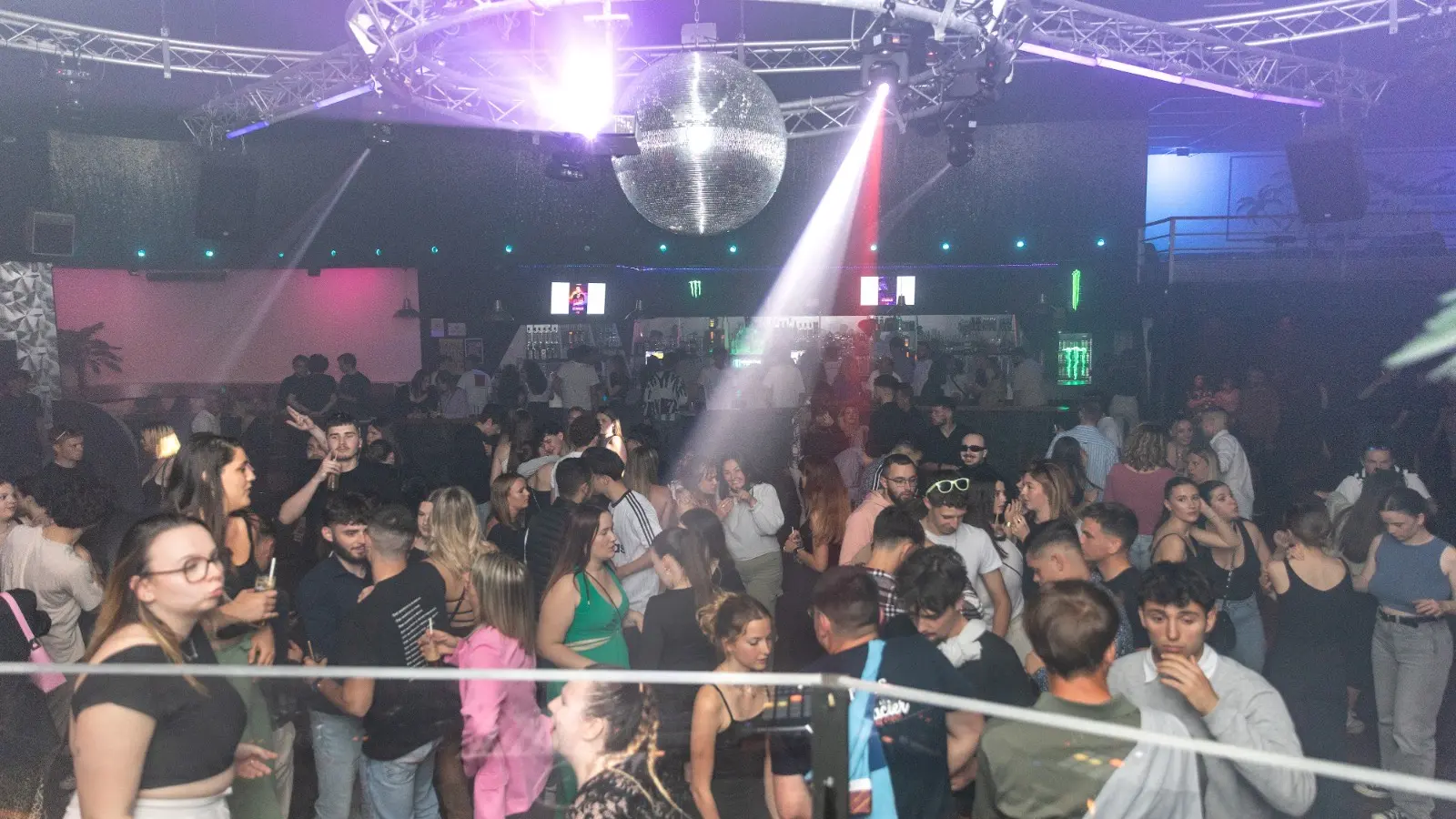 Discothèque boite de nuit Le moulin Juch (3)