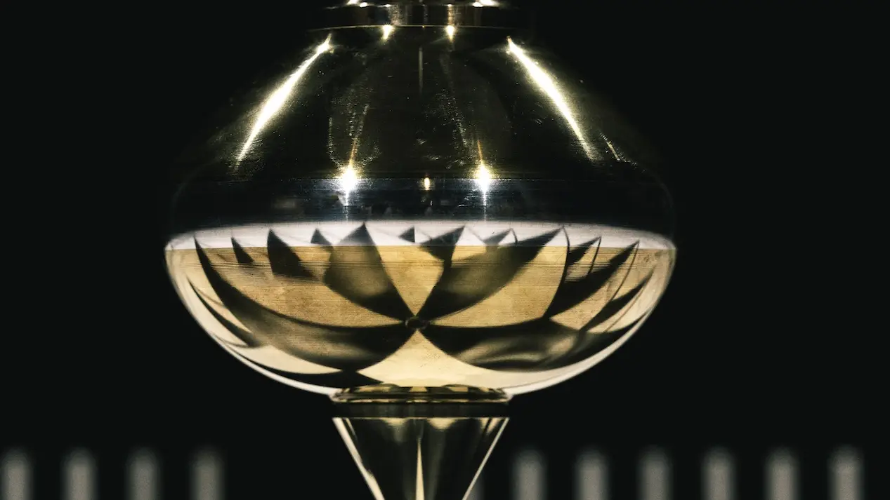 Espace des sciences Morlaix_Pendule-de-Foucault