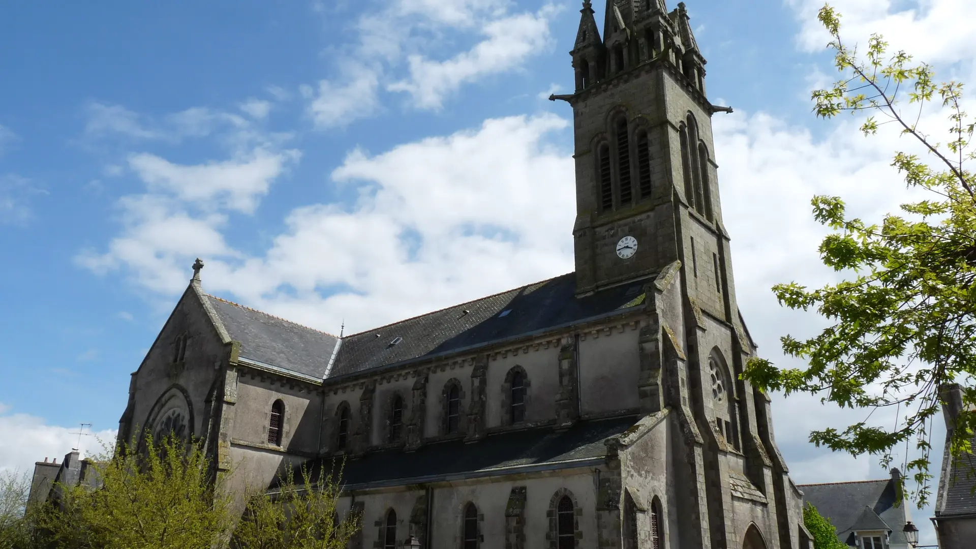 Liaison bourg-plage de Plogastel Saint Germain à la plage de Kerbinigou à Tréoga