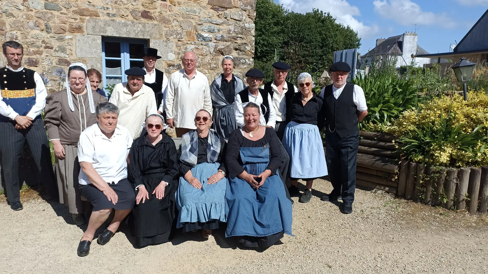 Journée en costume devant le Ty-Coz