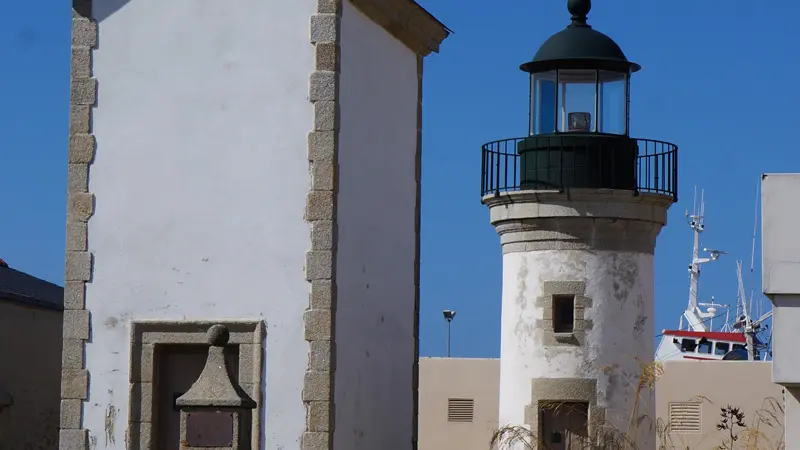 Enclos des phares 1 en 800