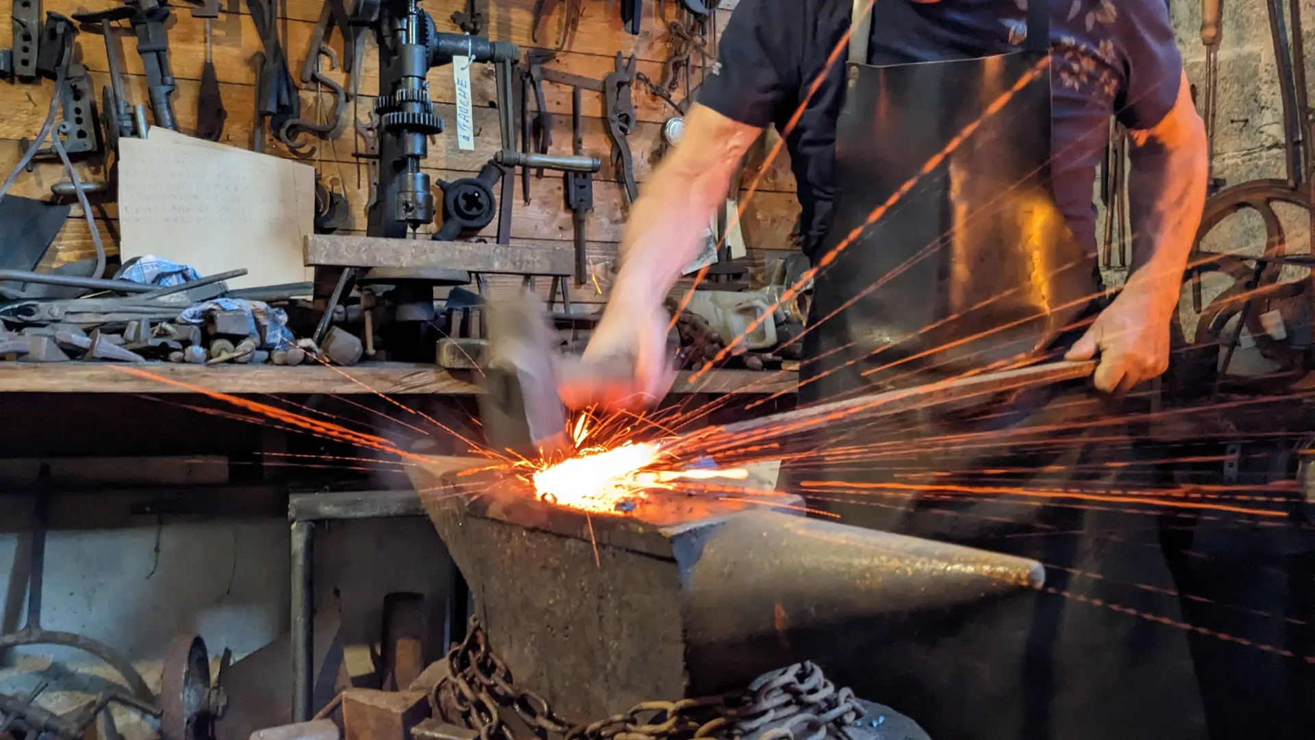 Étincelles à la forge