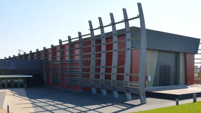 Exterieur-LE-PHARE---Saint-Coulomb