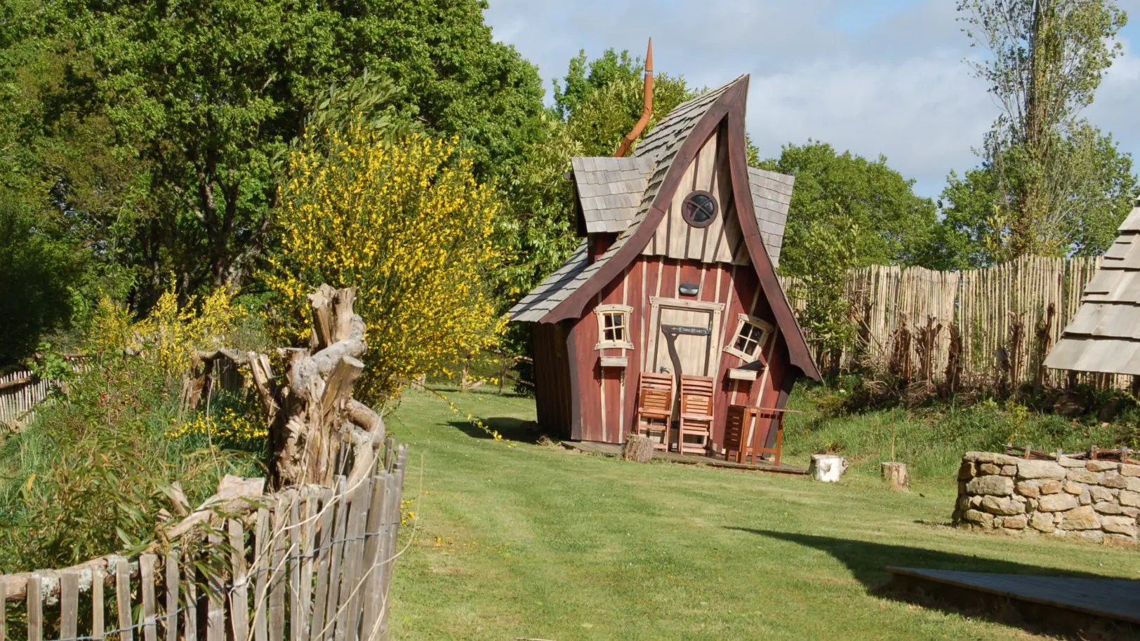 Les cabanes et Kotas du camping de Trézulien