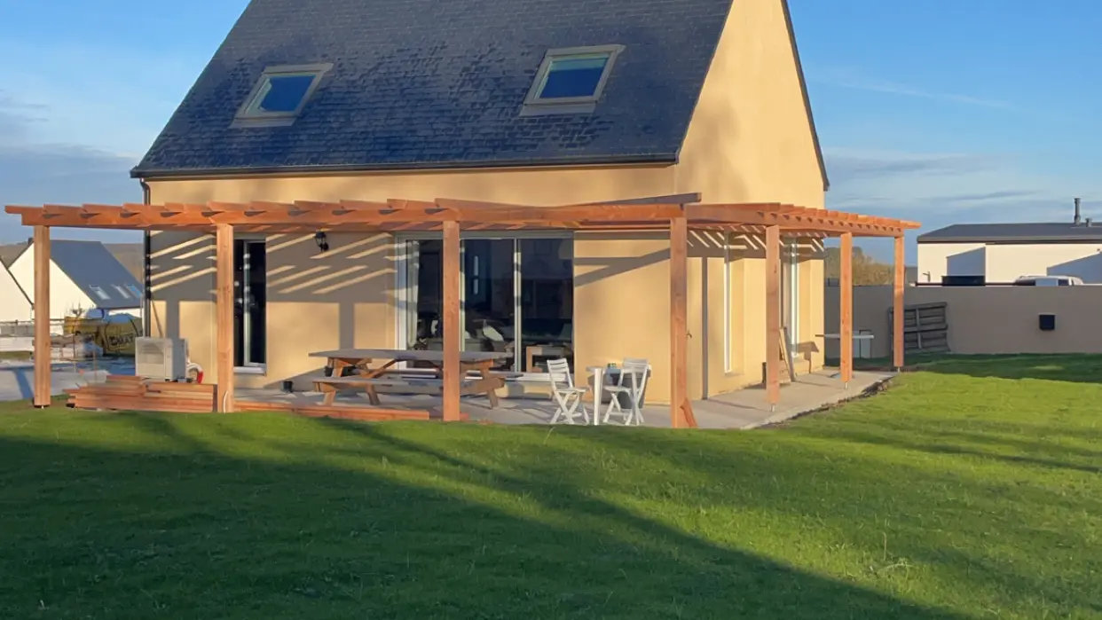 Jardin avec terrasse privativue sous pergola