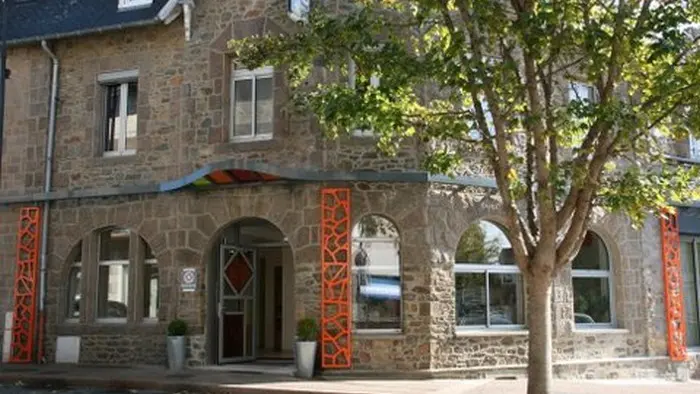 HOTEL DE PERROS 2016